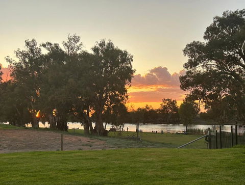 Pelicans On The Darling - Accommodation in Bendigo 0