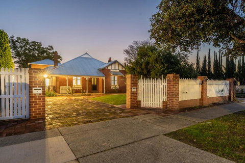 Picture Perfect Create Timeless Treasures - Accommodation in Bendigo 0