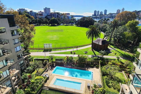 Penthouse With Private Terrace, Parking + 2 Pools - Accommodation in Bendigo 3