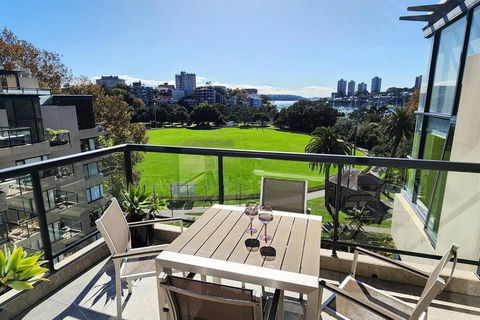 Penthouse With Private Terrace, Parking + 2 Pools - Accommodation in Bendigo 2