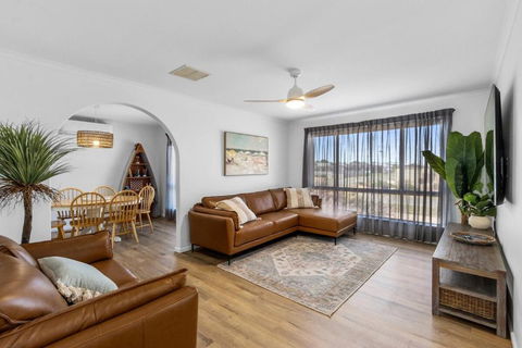 Percys Beach House Moonta Bay - Accommodation in Bendigo 0