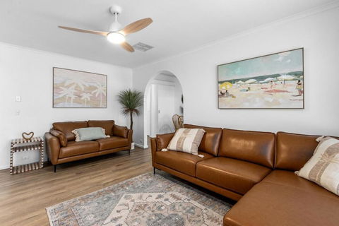 Percys Beach House Moonta Bay - Accommodation in Bendigo 1