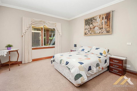 Perfect Entertainer-s Home With Pool - Accommodation in Bendigo 1