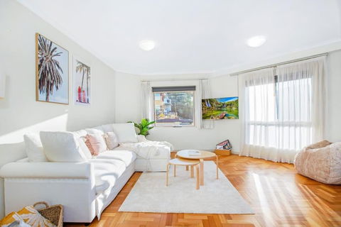 Perfect Manly Retreat, In The Heart Of Manly, Family & Couple Friendly Apartment With CAR SPOT - Accommodation in Bendigo 0