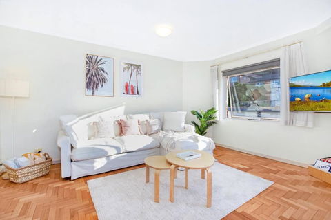 Perfect Manly Retreat, In The Heart Of Manly, Family & Couple Friendly Apartment With CAR SPOT - Accommodation in Bendigo 2