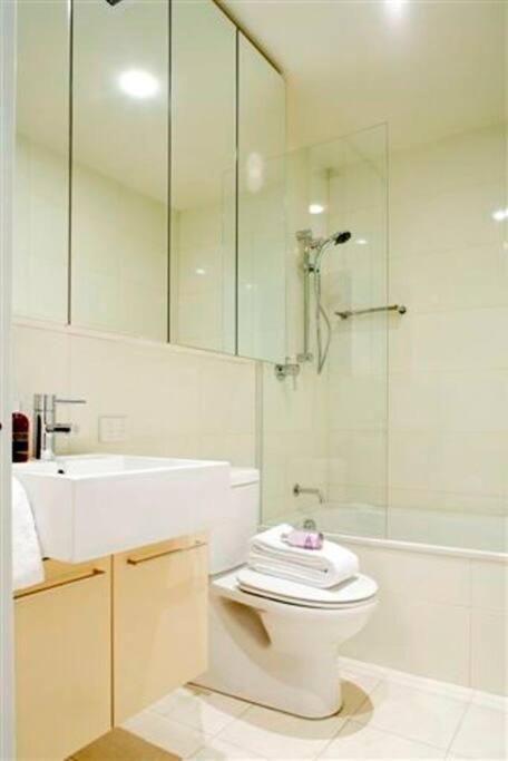 Perfectly Located Crows Nest Apartment C404 - Accommodation in Bendigo 2
