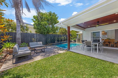 Pet Friendly Holiday Home With Pool On Alex - Accommodation in Bendigo 3