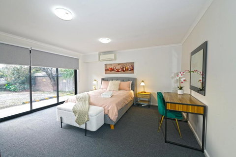 Pet Friendly Well-appointed 3BM Retreat Parking Netflix - Accommodation in Bendigo 0