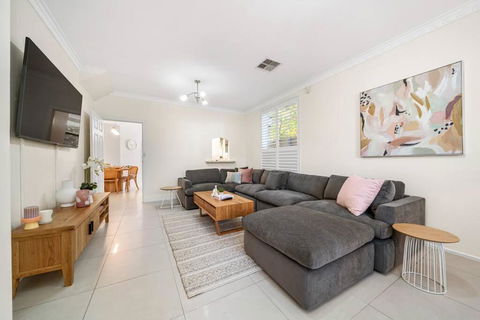 Petal And Bloom - 3BR Family CBD - Accommodation in Bendigo 3