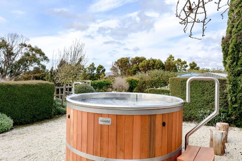 Petite Chateau Waterfront Chateau With Hot Tub - Accommodation in Bendigo 3