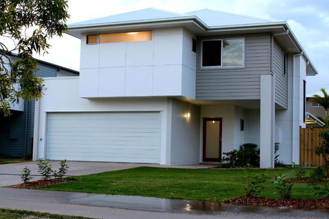 Petrie Beach Holiday Home - Accommodation in Bendigo 0