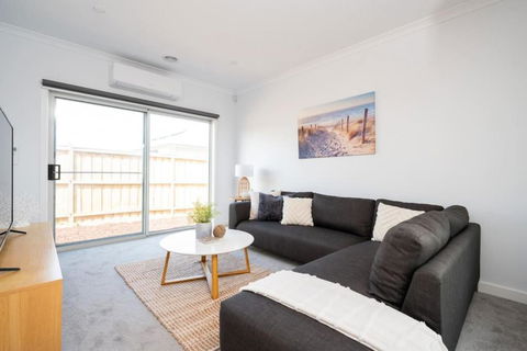 PIPER Modern Home Walk To Beach Shops Parks - Accommodation in Bendigo 3