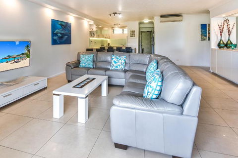 POINCIANA 101 HAMILTON ISLAND CENTRALLY LOCATED 3 BEDROOM, Plus BUGGY!! - Accommodation in Bendigo 3