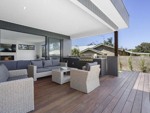Pool And Spa - 300m Walk To Beach - Accommodation in Bendigo 2