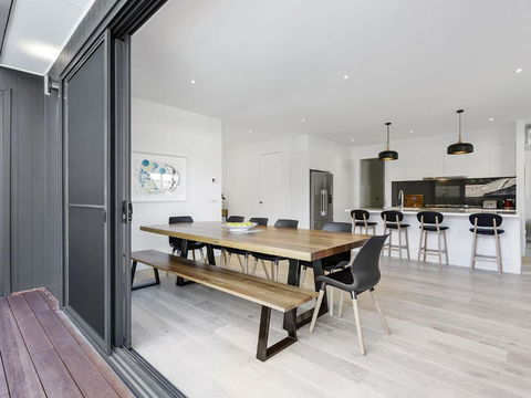 Pool And Spa - 300m Walk To Beach - Accommodation in Bendigo 3