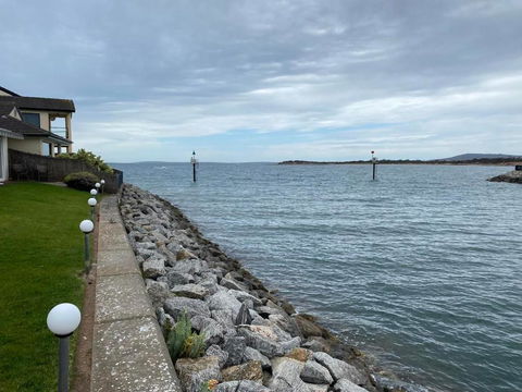 Port Lincoln Marina Waterfront Apartment - Accommodation in Bendigo 1