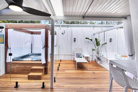 Private Outdoor Spa, Fire Pit - THE RETREAT COOLUM BEACH - Accommodation in Bendigo 1