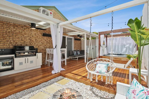 Private Outdoor Spa, Fire Pit - THE RETREAT COOLUM BEACH - Accommodation in Bendigo 2