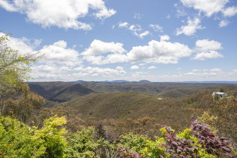 Pristine Mountain Retreat With Expansive Views - Accommodation in Bendigo 1