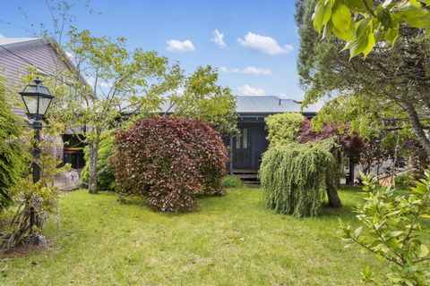 Pristine Mountain Retreat With Expansive Views - Accommodation in Bendigo 3