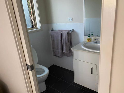 Private Room With Ensuite And Parking Close To Wollongong CBD - Accommodation in Bendigo 3