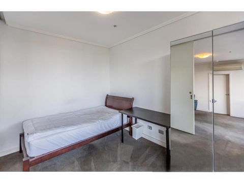 Private Room With Shared Washroom Only In 3bhk Apartment - Accommodation in Bendigo 1