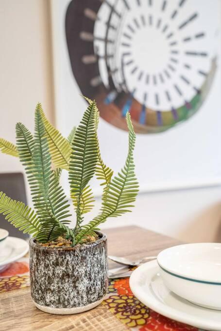 Quaint Auchenflower 1B1B Apt W Parking Close To UQ - Accommodation in Bendigo 2