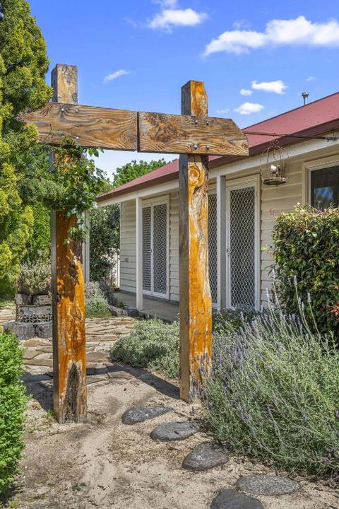 Quaint Garden Oasis With Free Parking - Accommodation in Bendigo 2