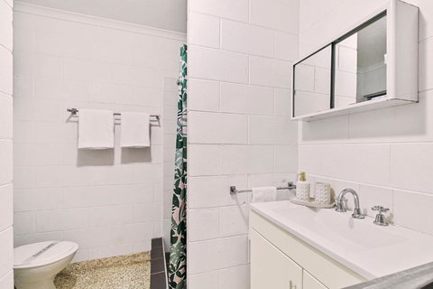 Cairns Retro Studio Charm In Edge Hill - Accommodation in Bendigo 2