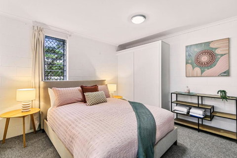 Cairns Retro Studio Charm In Edge Hill - Accommodation in Bendigo 0