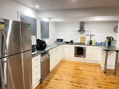 Quiet, Cozy And Calm 3 Bedroom House. - Accommodation in Bendigo 2