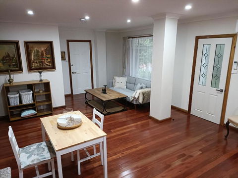 Quiet Nature-Filled Ground Floor Unit - Accommodation in Bendigo 3