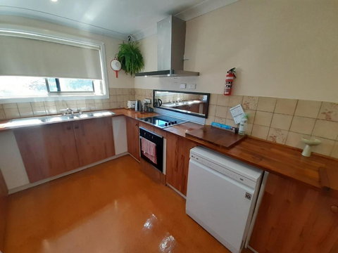 QUIET PROPERTY BY THE RIVER - Accommodation in Bendigo 3