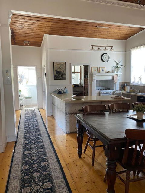 R&R Blue Diamond Luxury Cottage Maryborough, Vic - Accommodation in Bendigo 3