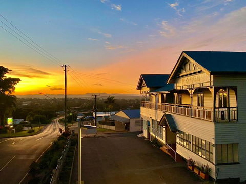 Railway Hotel - Accommodation in Bendigo 0