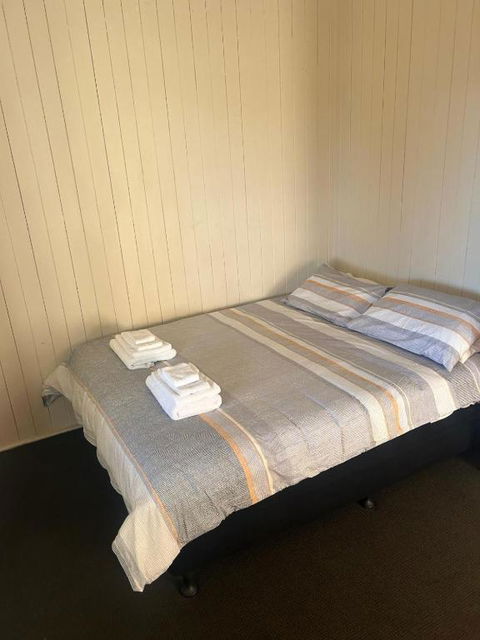 Railway Hotel - Accommodation in Bendigo 1