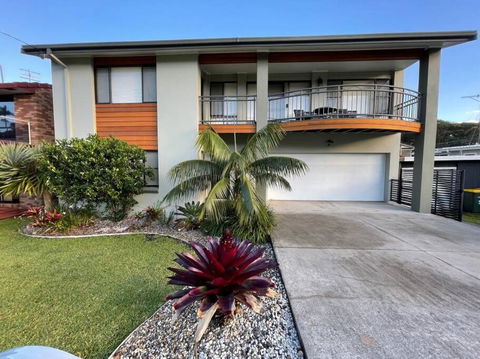 Rainbow Beachhouse - Deluxe, Pristine Location - Accommodation in Bendigo 0
