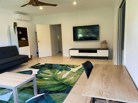 Rainbow Beachhouse - Deluxe, Pristine Location - Accommodation in Bendigo 3