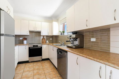Randwick L 3 Bedroom Apartment + Parking - Accommodation in Bendigo 3