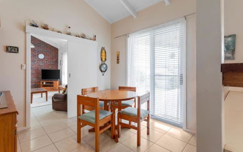 Ratties Residence 6 Carnegie St Port Ellliot - No Linen Included - Accommodation in Bendigo 3