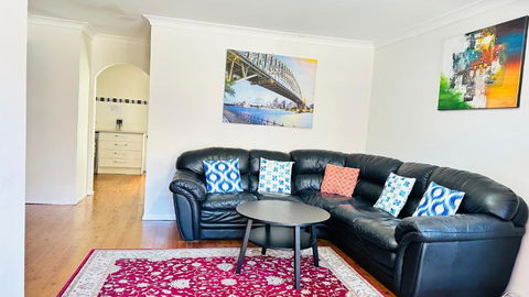 Quiet Family Townhouse In Wollongong CBD - Accommodation in Bendigo 0