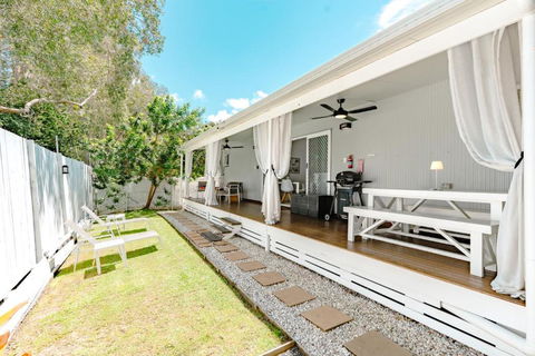 Private Outdoor Spa, Fire Pit, Cinema Room - THE COTTAGE COOLUM BEACH - Accommodation in Bendigo 3