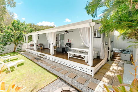 Private Outdoor Spa, Fire Pit, Cinema Room - THE COTTAGE COOLUM BEACH - Accommodation in Bendigo 1