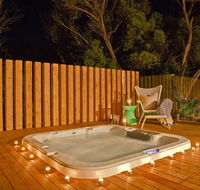 Azure Beach Retreat - Spa Luxury - Accommodation in Bendigo