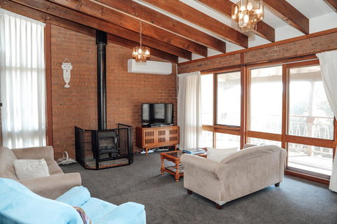 Banksia Beach House - Accommodation in Bendigo 1