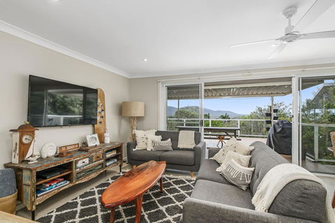 Barefoot Top Floor, 32 Skyline Crescent, Crescent Head - Accommodation in Bendigo 0