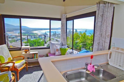 Barrels Beach House, 28 Dulconghi Street - Accommodation in Bendigo 3