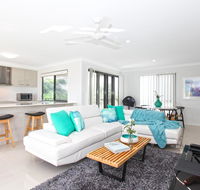 Beach Breeze Holiday House - Accommodation in Bendigo