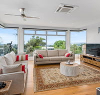 Beach Road Luxury with Ocean Views - Accommodation in Bendigo