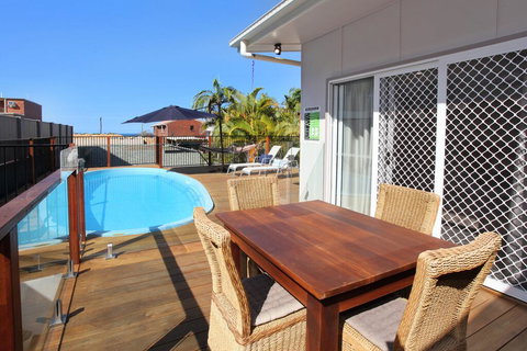 BEACH, SHOPS & FABULOUS VACATION HOME! - Accommodation in Bendigo 0